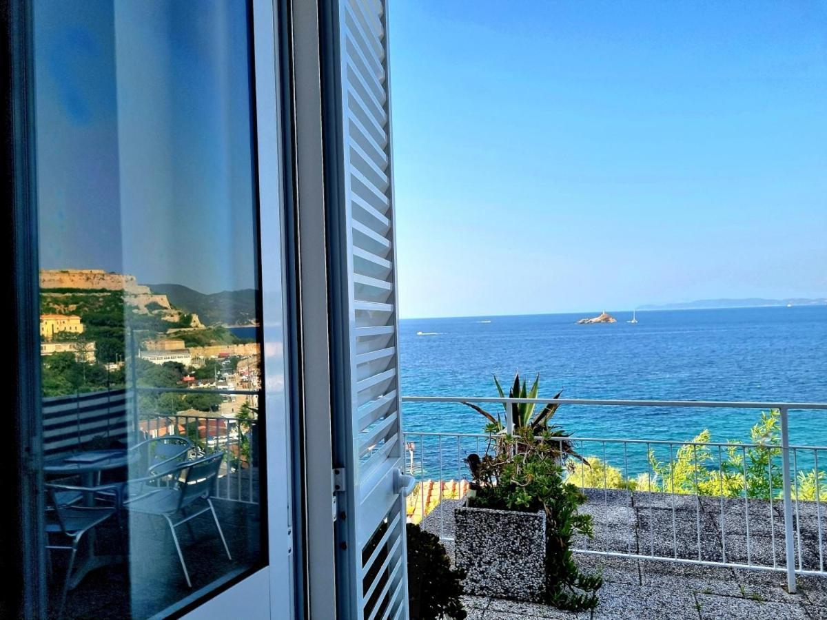 Appartamenti La Terrazza Sulle Ghiaie - Goelba Portoferraio Luaran gambar
